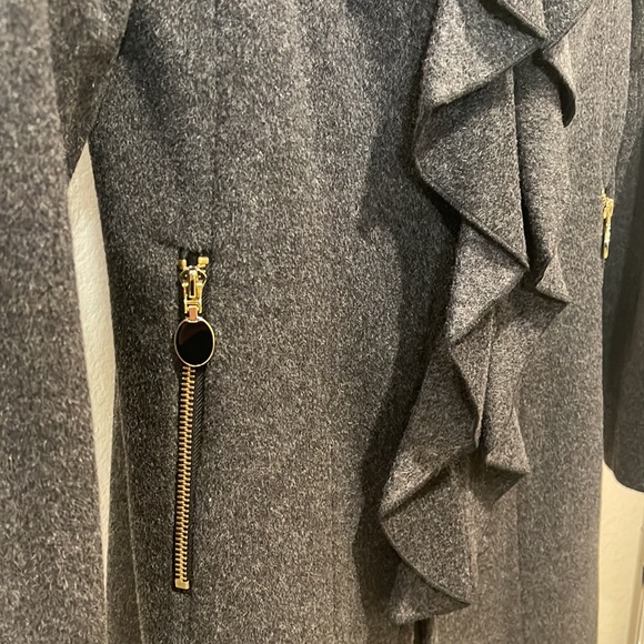 TAHARI Wool and Cashmere blend Coat size 8. - Picture 3 of 6